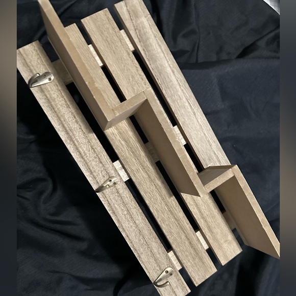 True Living Wall Shelf with Hooks Brand New - Picture 5 of 6